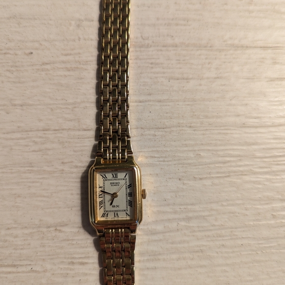 Gold Seiko Rectangular Watch - Picture 2 of 9